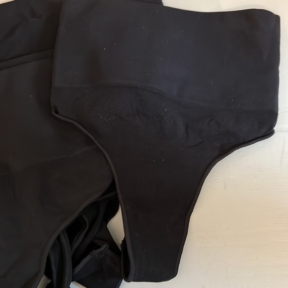 SKIMS Core Control Thong onyx - Picture 4 of 8